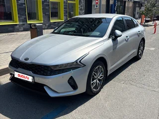 2021 Kia K5 III, серебристый, 2750000 рублей, вид 1