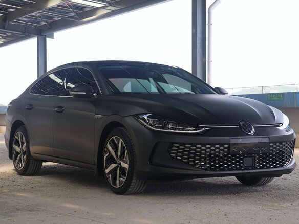 2023 Volkswagen Lamando L II, серый, 1750000 рублей - вид 2