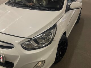 2013 Hyundai Solaris I, белый, 425000 рублей, вид 2
