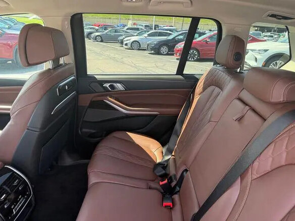 2025 BMW X7 40i I (G07) Рестайлинг, пурпурный, 9981119 рублей - вид 15