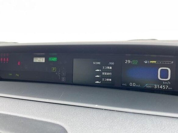 2022 Toyota Prius IV Рестайлинг (XW50), серебристый, 1700000 рублей - вид 10