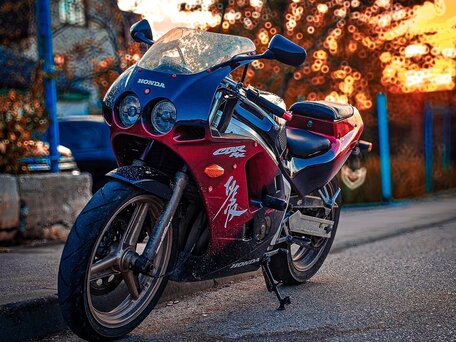 1996 Honda CBR 250R, красный, 240000 рублей, вид 1