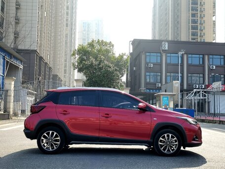 2022 Toyota Yaris L XP150 Рестайлинг, красный, 1350000 рублей, вид 5