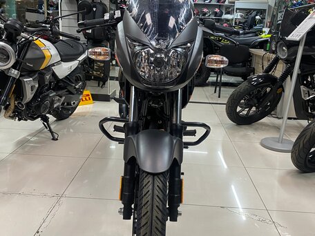2026 Bajaj Pulsar 180, оранжевый, 218000 рублей, вид 2