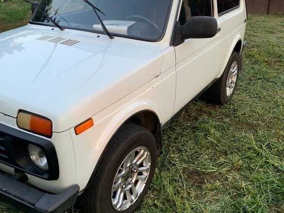 2000 Lada (ВАЗ) 2121 (4x4) I Рестайлинг, белый, 375000 рублей
