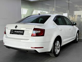 2018 Skoda Octavia III (A7) Рестайлинг, белый, 1820000 рублей, вид 5