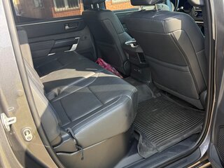 2023 Toyota Tundra CrewMax III, серый, 7500000 рублей, вид 5