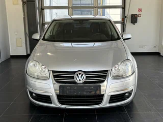 2010 Volkswagen Jetta V, серебристый, 550000 рублей, вид 2
