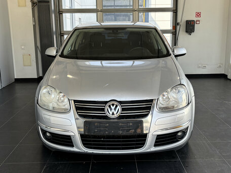 2010 Volkswagen Jetta V, серебристый, 550000 рублей, вид 2