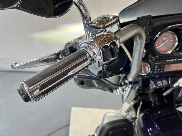 2012 Harley-Davidson Electra Glide, серебристый, 980000 рублей - вид 22