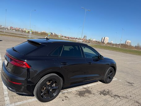 2019 Audi Q8 45 TDI I (4M), чёрный, 5697888 рублей, вид 3