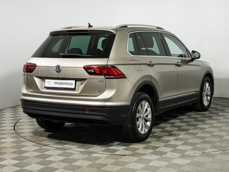 2017 Volkswagen Tiguan II, бежевый, 2099700 рублей, вид 5