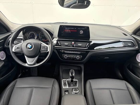 2022 BMW 1 серии 120i III (F52) Рестайлинг, белый, 1420000 рублей - вид 4