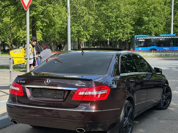 2010 Mercedes-Benz E-Класс 350 IV (W212, S212, C207), коричневый, 1480000 рублей - вид 5