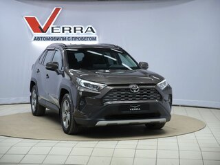 2021 Toyota RAV4 V (XA50), коричневый, 2690000 рублей, вид 3