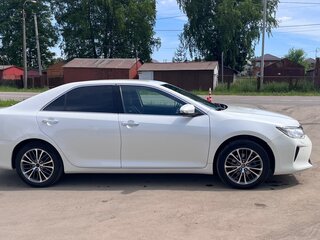 2016 Toyota Camry VII (XV50) Рестайлинг, белый, 2068000 рублей, вид 4