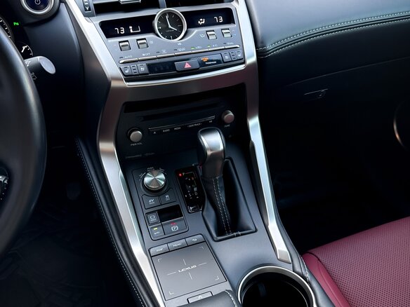 2019 Lexus NX 300h I Рестайлинг, белый, 3250000 рублей - вид 19