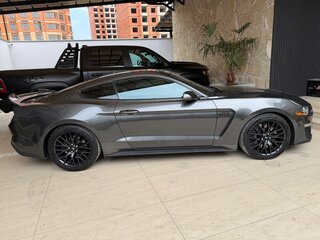 2018 Ford Mustang VI Рестайлинг, серый, 4500000 рублей, вид 1
