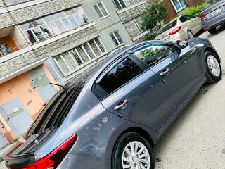 2021 Kia Rio IV Рестайлинг, серый, 1090000 рублей, вид 5