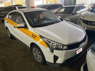 2021 Kia Rio IV Рестайлинг, белый, 880000 рублей, вид 3
