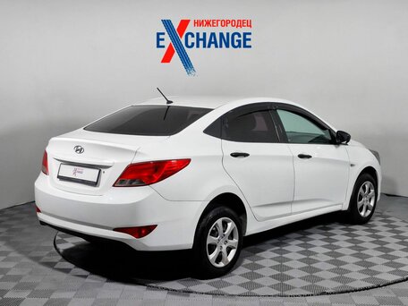 2015 Hyundai Solaris I Рестайлинг, белый, 899000 рублей, вид 5