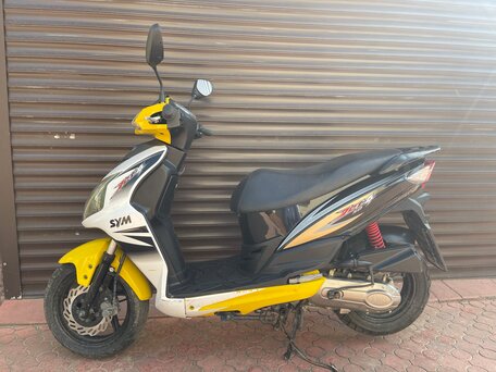 2015 Sym Jet 4 50, жёлтый, 49500 рублей, вид 4