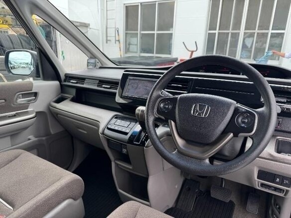 2015 Honda Stepwgn V, серый - вид 13