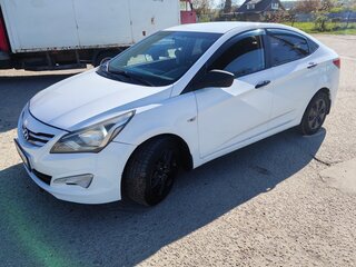 2015 Hyundai Solaris I Рестайлинг, белый, 800000 рублей, вид 2