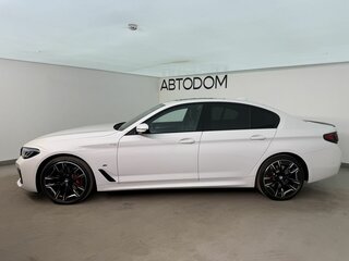 2023 BMW 5 серии 530i xDrive VII (G30/G31/G38) Рестайлинг, белый, 6830000 рублей, вид 3