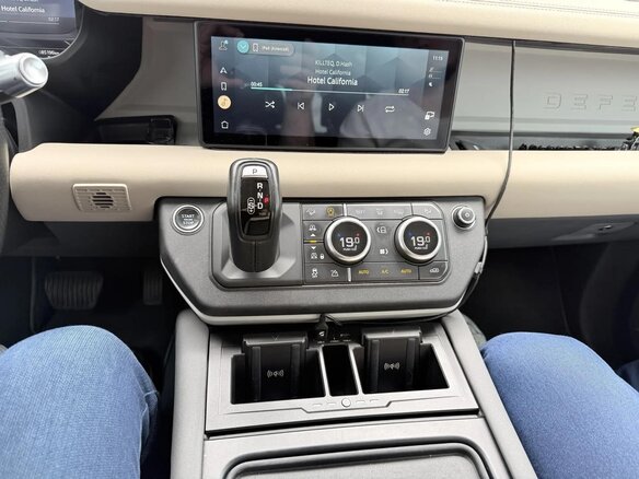2020 Land Rover Defender 110 II, чёрный - вид 9