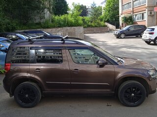2014 Skoda Yeti I Рестайлинг, коричневый, 910000 рублей, вид 3