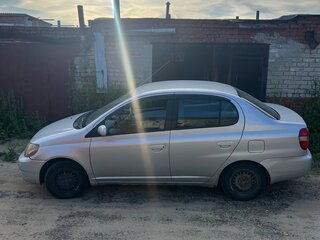 2001 Toyota Platz, серебристый, 235000 рублей, вид 2