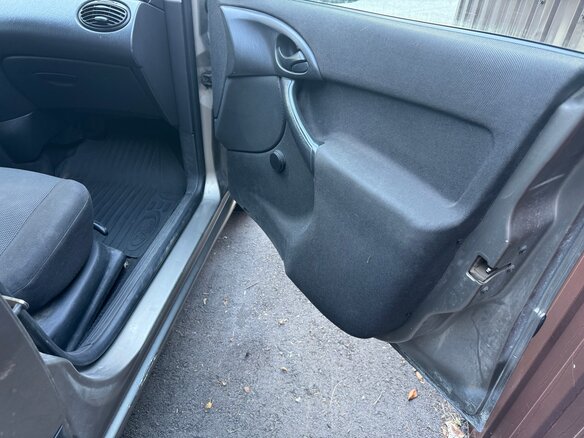 2003 Ford Focus I Рестайлинг, коричневый - вид 10