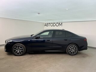 2025 BMW 5 серии 520i VIII (G60/G61/G68), чёрный, 6990000 рублей, вид 5