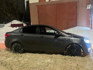 2015 Kia Rio III Рестайлинг, серый, 580000 рублей, вид 3