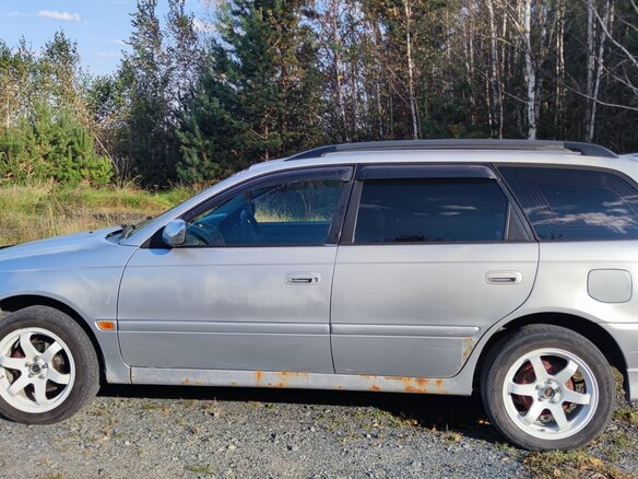2001 Toyota Caldina II Рестайлинг, серебристый - вид 2