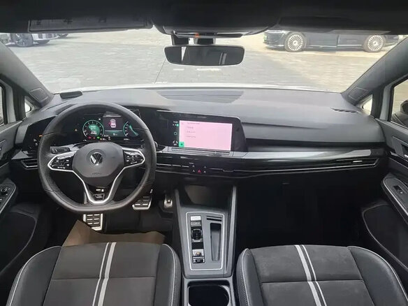 2023 Volkswagen Golf VIII, белый, 1800700 рублей - вид 6