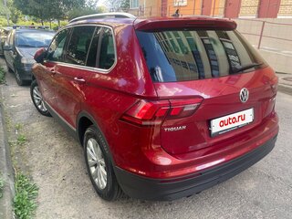 2017 Volkswagen Tiguan II, пурпурный, 2400000 рублей, вид 4