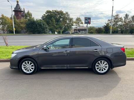 2013 Toyota Camry VII (XV50), серый, вид 1
