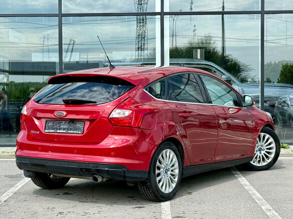 2013 Ford Focus III, красный - вид 1