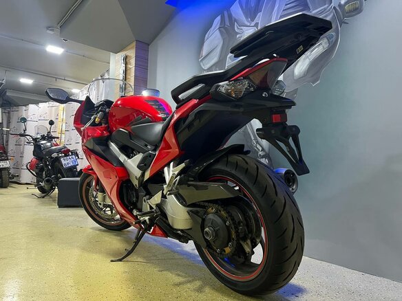 2015 Honda VFR 800, красный, 745000 рублей - вид 12
