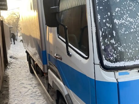 1996 Fuso (Mitsubishi) Fighter, белый, 2300000 рублей, вид 2