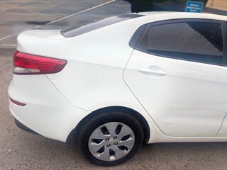 2015 Kia Rio III Рестайлинг, белый, 1110000 рублей, вид 4