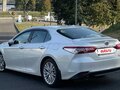 2019 Toyota Camry VIII (XV70), белый, 3100000 рублей - вид 2