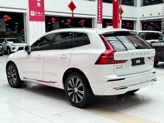 2022 Volvo XC60 II Рестайлинг, белый, 4900000 рублей, вид 4