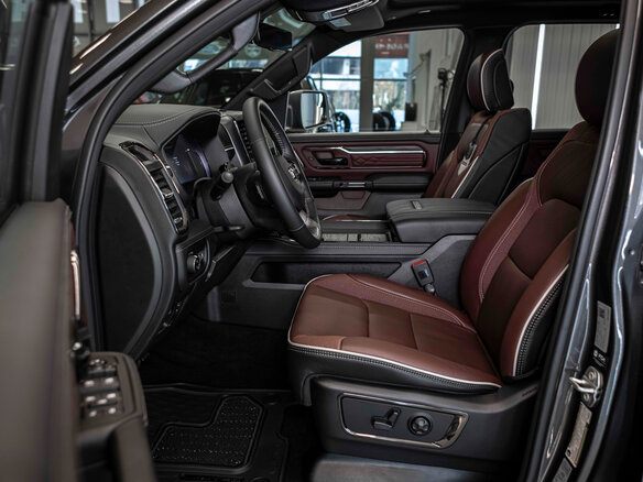 2026 Ram 1500 Crew Cab eTorque V Рестайлинг, серый, 11062679 рублей - вид 12