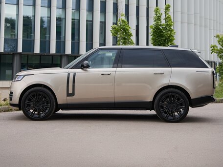 2026 Land Rover Range Rover P530 MHEV Long V, золотистый, 28700000 рублей, вид 3