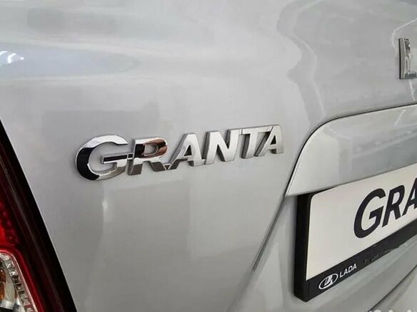 2025 Lada (ВАЗ) Granta I Рестайлинг, серебристый - вид 2