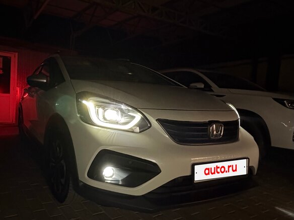 2021 Honda Fit Crosstar IV, белый, 1720000 рублей - вид 3