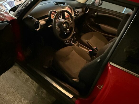 2011 Mini Hatch One II (R56) Рестайлинг, красный, 880000 рублей - вид 4